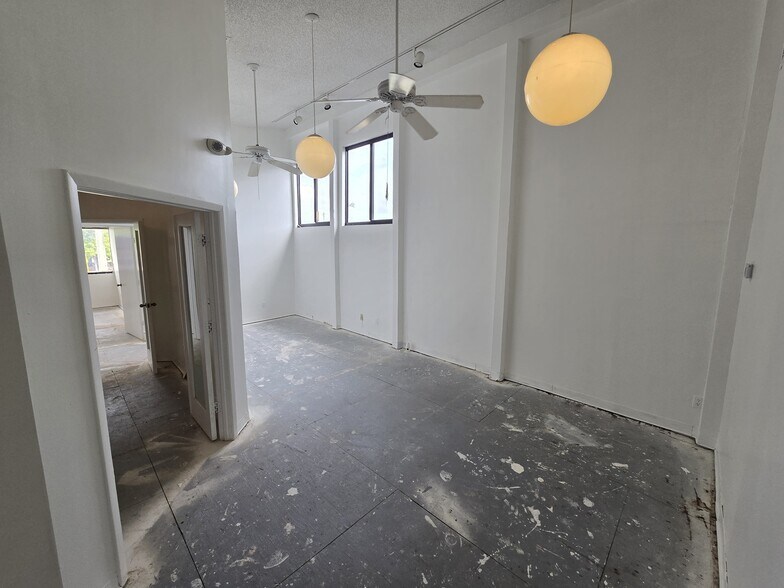 More Photos Of 5800-5820 N University Dr, Fort Lauderdale Storefront Retail Office For Lease