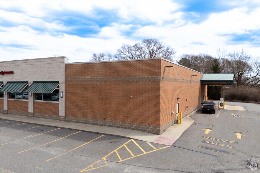 More Photos Of 32 W Main St, Lakeville Drugstore For Lease