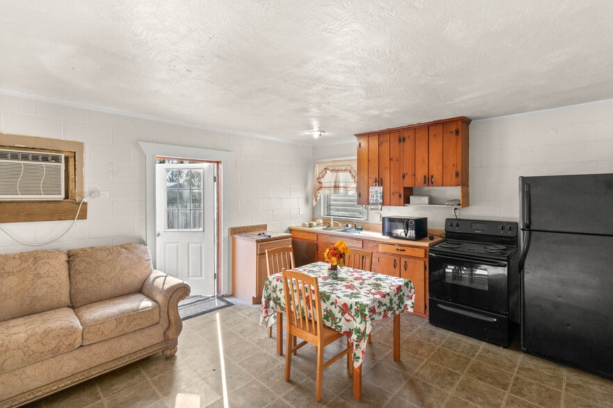 More Photos Of 6808 Lake Griffin Rd, Lady Lake Hotel For Sale