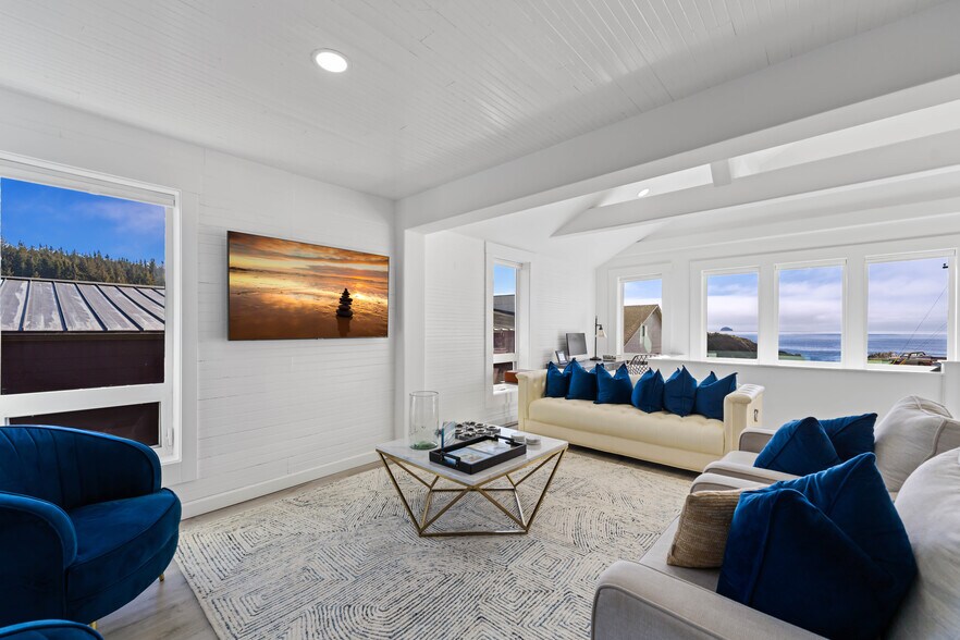 More Photos Of 267 W Sixth St, Port Orford Storefront Retail Residential For Sale