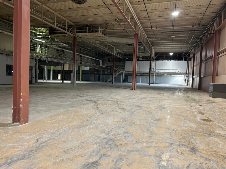 More Photos Of 10321 W Reno Ave, Oklahoma City Manufacturing For Sale