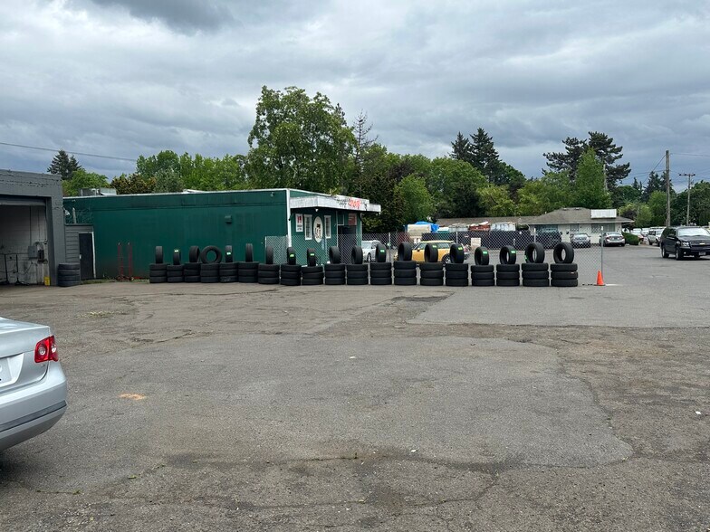 More Photos Of 520 SE 148th Ave, Portland Freestanding For Sale