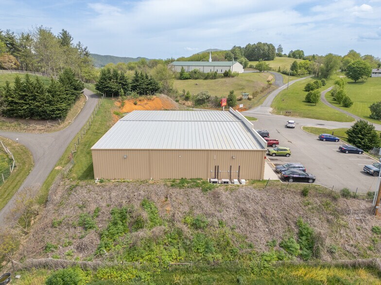 More Photos Of 555 Fort Chiswell Rd, Fort Chiswell Freestanding For Sale