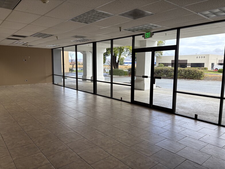 More Photos Of 2340 Technology Pky, Hollister Warehouse For Sale