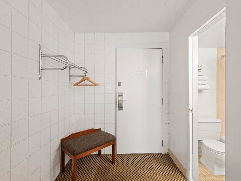 More Photos Of 100 W F St, Casper Hotel For Sale