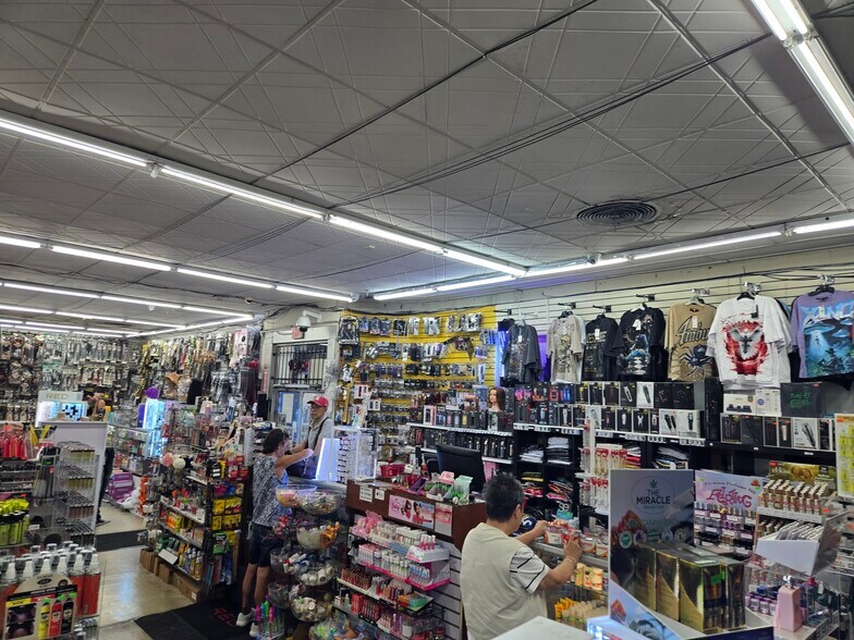More Photos Of 354 N Chicago St, Joliet Freestanding For Sale