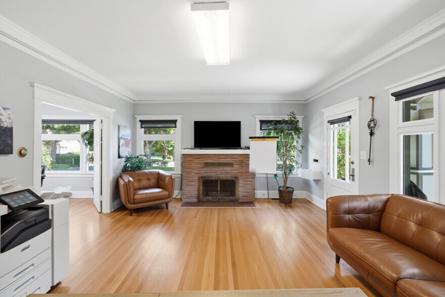 More Photos Of 2901 Main St, Vancouver Office For Sale