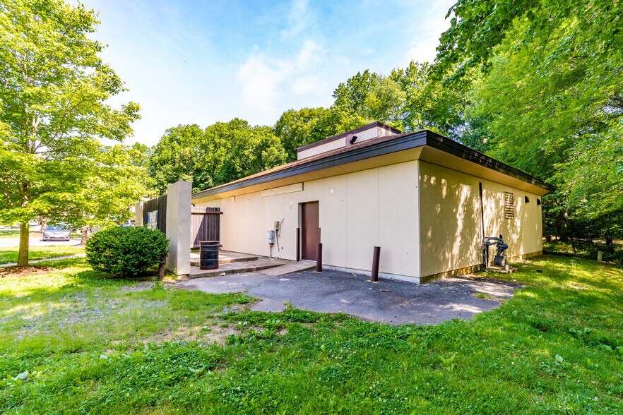 More Photos Of 2235 Soapstone Dr, Reston Freestanding For Lease