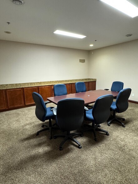 More Photos Of 1000 Hedstrom Dr, Ashland Warehouse For Lease