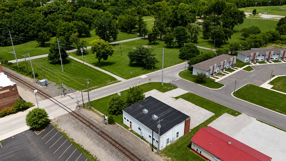 More Photos Of 418 E 3rd St, Marion Drugstore For Sale