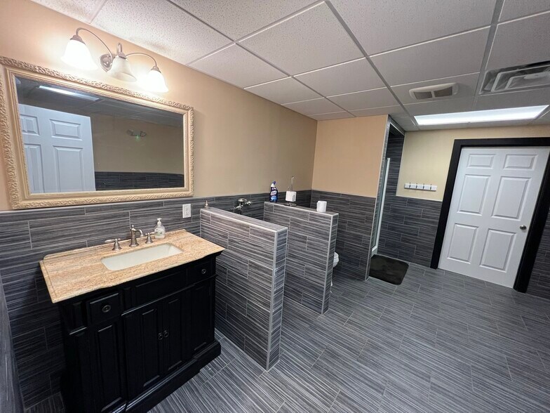 More Photos Of 230 Industrial Park Rd, Baldwin Warehouse For Sale