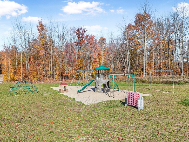 More Photos Of 10422 Cadillac Hwy, Thompsonville Hotel For Sale