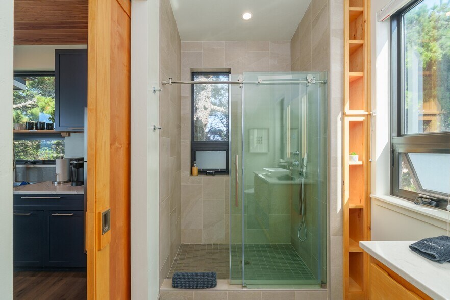 More Photos Of 409 Jackson St, Port Orford Specialty For Sale