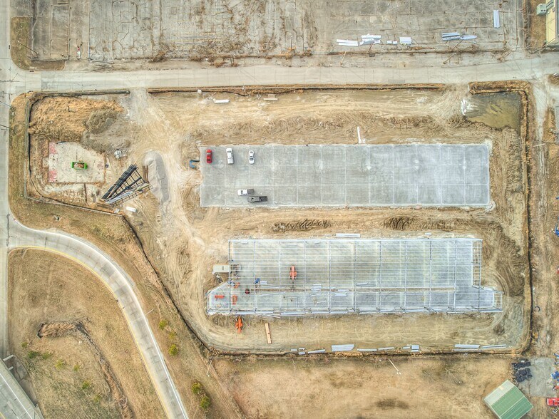 More Photos Of 1704 N Memorial Dr, Tulsa Light Distribution For Lease