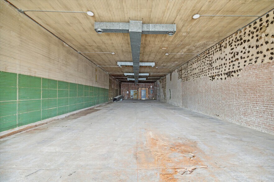 More Photos Of 113 Robb st, Trinity Storefront Retail Office For Sale