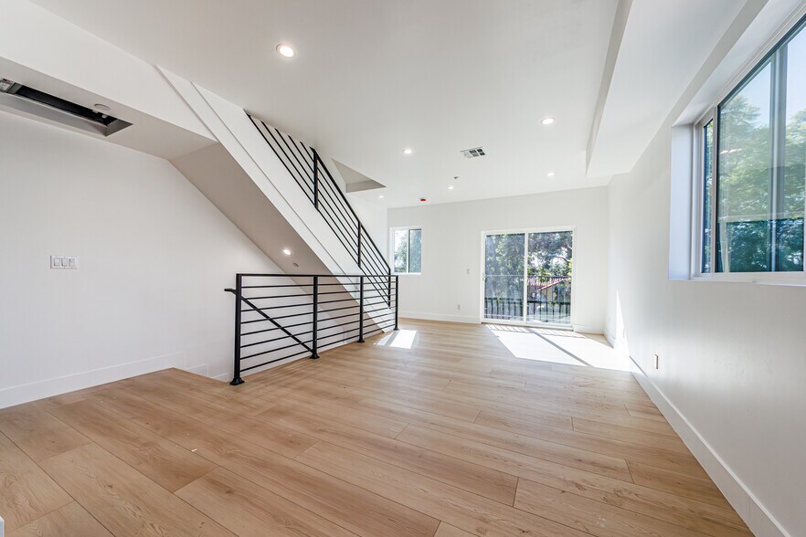 More Photos Of 5209 W 20th St, Los Angeles Multifamily For Sale