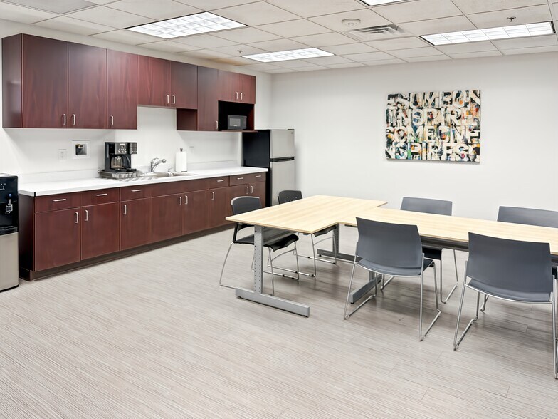 More Photos Of 625 Kenmoor Ave SE, Grand Rapids Coworking Space