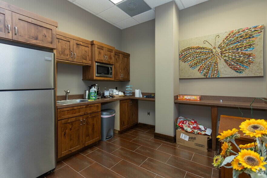 More Photos Of 165-167 River Park Rd, Mooresville Flex For Sale