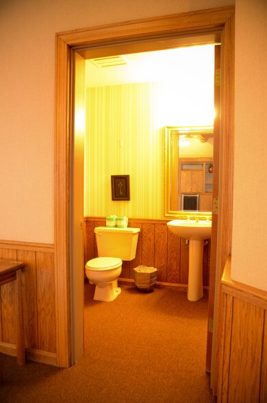 More Photos Of 1510 Poole Blvd, Yuba City Office For Lease