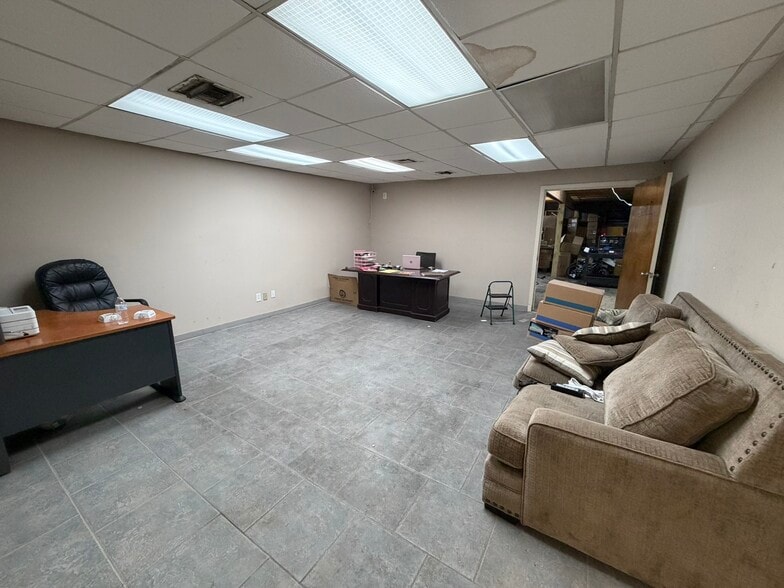 More Photos Of 2601 Lexington St, Kenner Warehouse For Sale