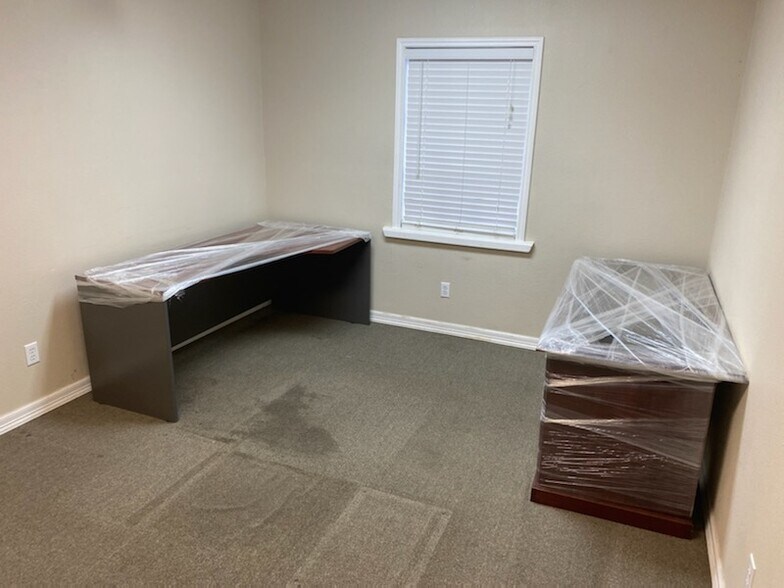 More Photos Of 1011 Santa Fe St, Corpus Christi Office For Sale