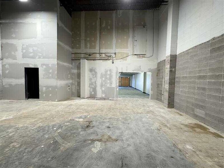 More Photos Of 1830 52nd St SE, Calgary Storefront Retail Office For Lease