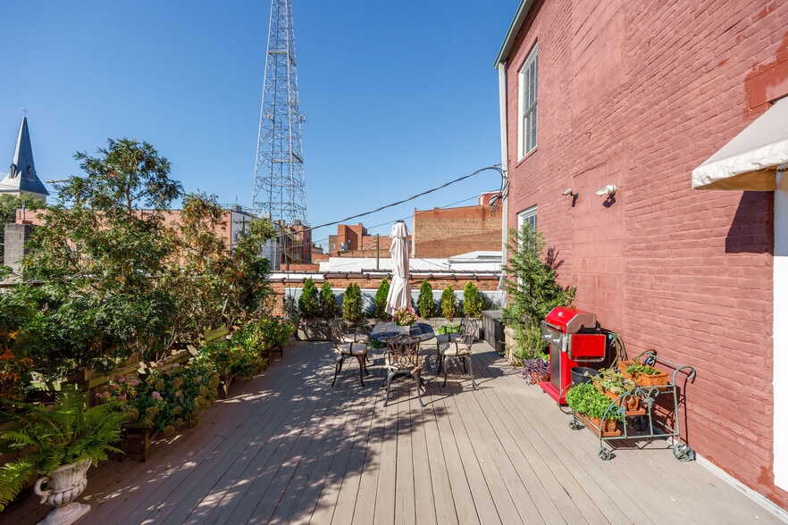 More Photos Of 100 N Sycamore St, Petersburg Storefront Retail Residential For Sale