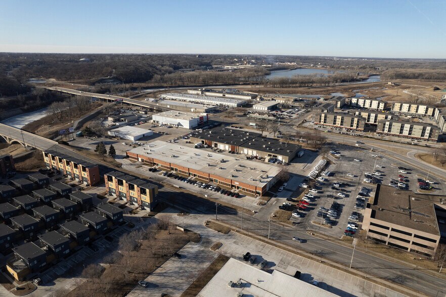 Primary Photo Of 600 SW 7th St, Des Moines Flex For Lease