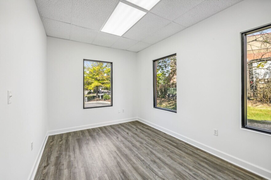 More Photos Of 106 Mission Ct, Franklin Office For Sale