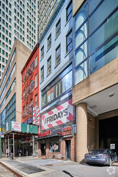 More Photos Of 47 Broadway, New York General Retail For Lease