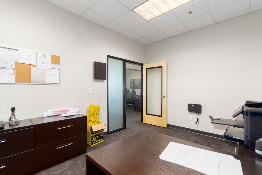 More Photos Of 1040 S Gilbert Rd, Gilbert Storefront Retail Office For Lease