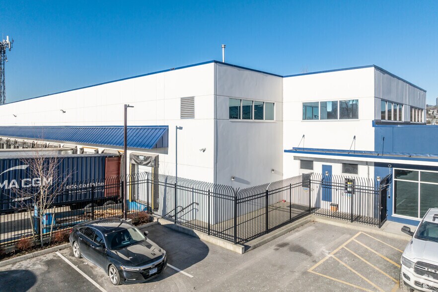More Photos Of 435 Canfor Av, New Westminster Truck Terminal For Lease