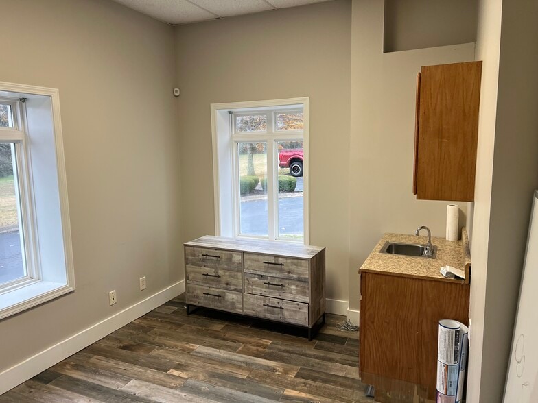 More Photos Of 2492 N Mount Juliet Rd, Mount Juliet Storefront Retail Office For Lease