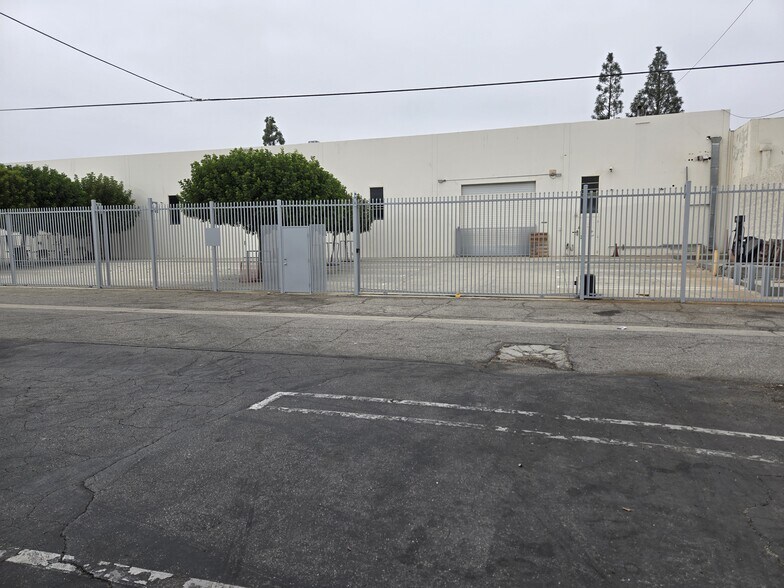 More Photos Of 20600 Plummer St, Chatsworth Manufacturing For Lease