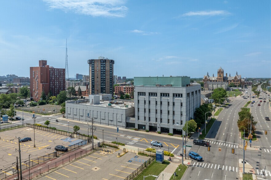 More Photos Of 110 E Warren Ave, Detroit Medical For Lease