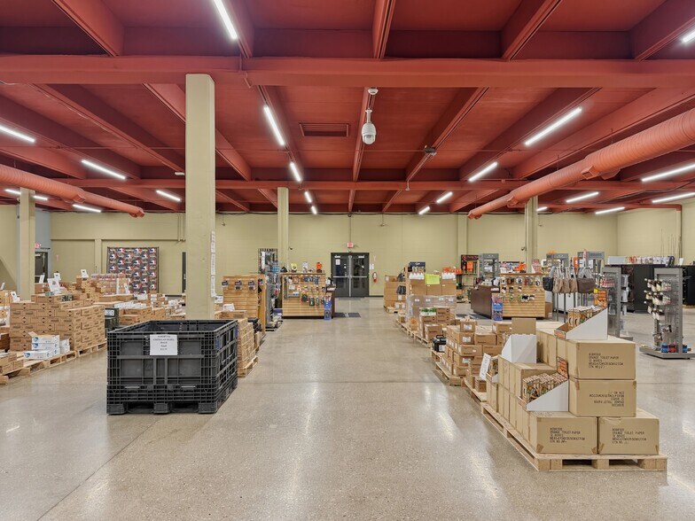 More Photos Of 13400 O St, Lincoln Manufacturing For Lease