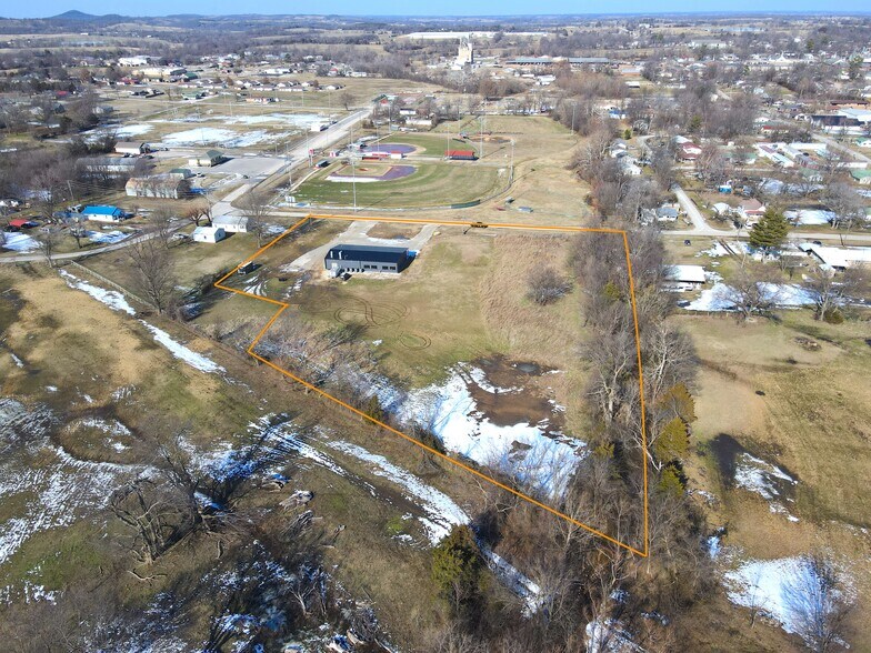 More Photos Of 311 9th st, Green Forest Flex For Sale