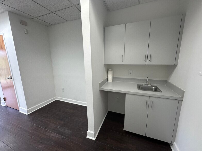 More Photos Of 2813 S Hiawassee Rd, Orlando Medical For Sale