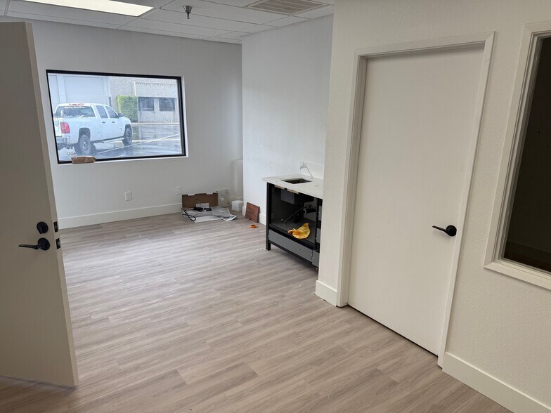 More Photos Of 452 W Bedford Ave, Fresno Unknown For Lease