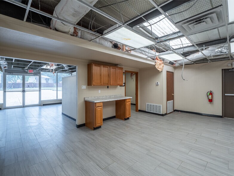 More Photos Of 1101 N Strong Blvd, Mcalester Office For Sale