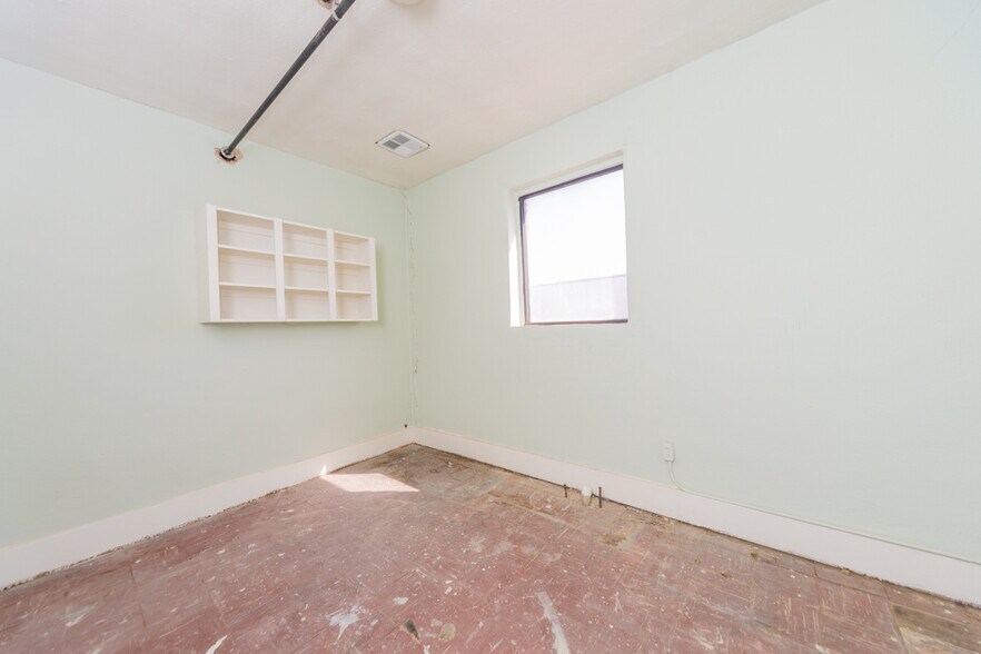 More Photos Of 220 SW 25th St, Oklahoma City Storefront Retail Office For Sale
