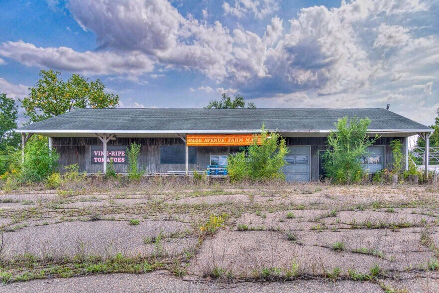 More Photos Of 3233 Page Ave, Jackson Garden Center For Sale