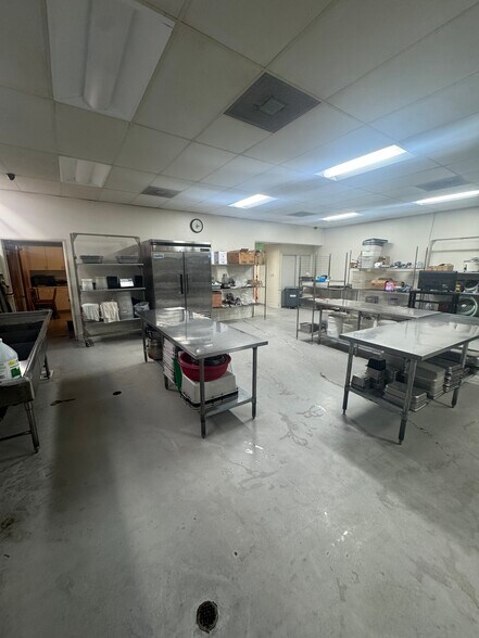 More Photos Of 7516 San Fernando Rd, Sun Valley Warehouse For Lease