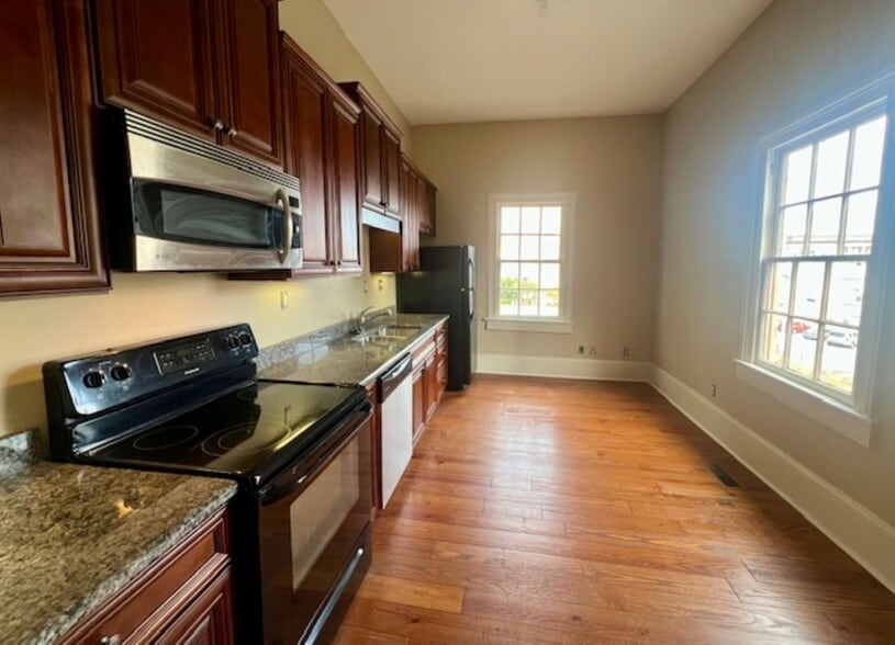 More Photos Of 482 New St, Macon-Bibb Office For Lease