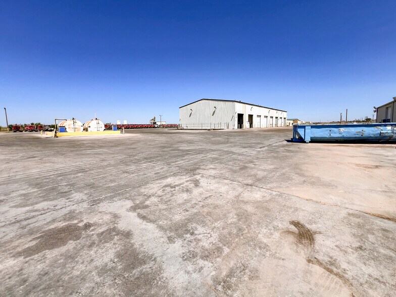 More Photos Of 3201 W Murphy St, Odessa Warehouse For Sale