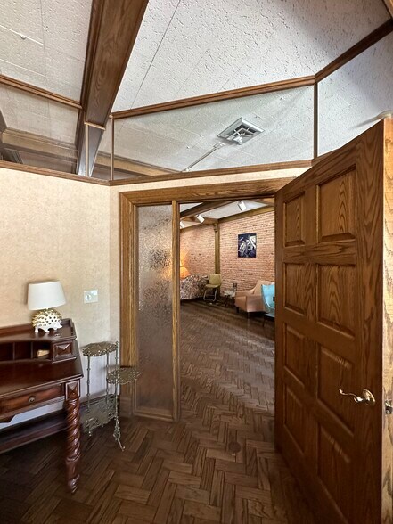 More Photos Of 215 N Washington St, Green Bay Loft Creative Space For Sale