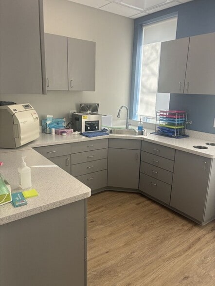 More Photos Of 975 N Mur-Len Rd, Olathe Medical For Sale