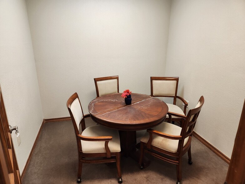 More Photos Of 1152 NW Cache Rd, Lawton Office For Lease