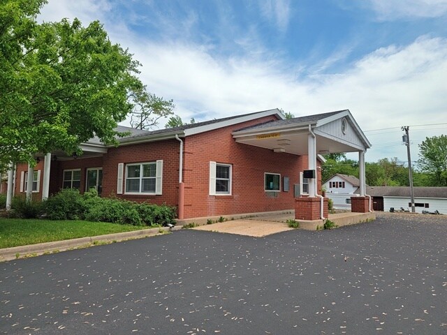 More Photos Of 204 S Main St, Loyal Bank For Sale