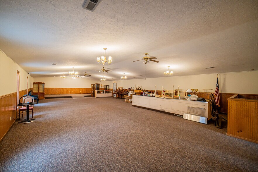 More Photos Of 6641 US Highway 62 W, Kuttawa Flex For Sale